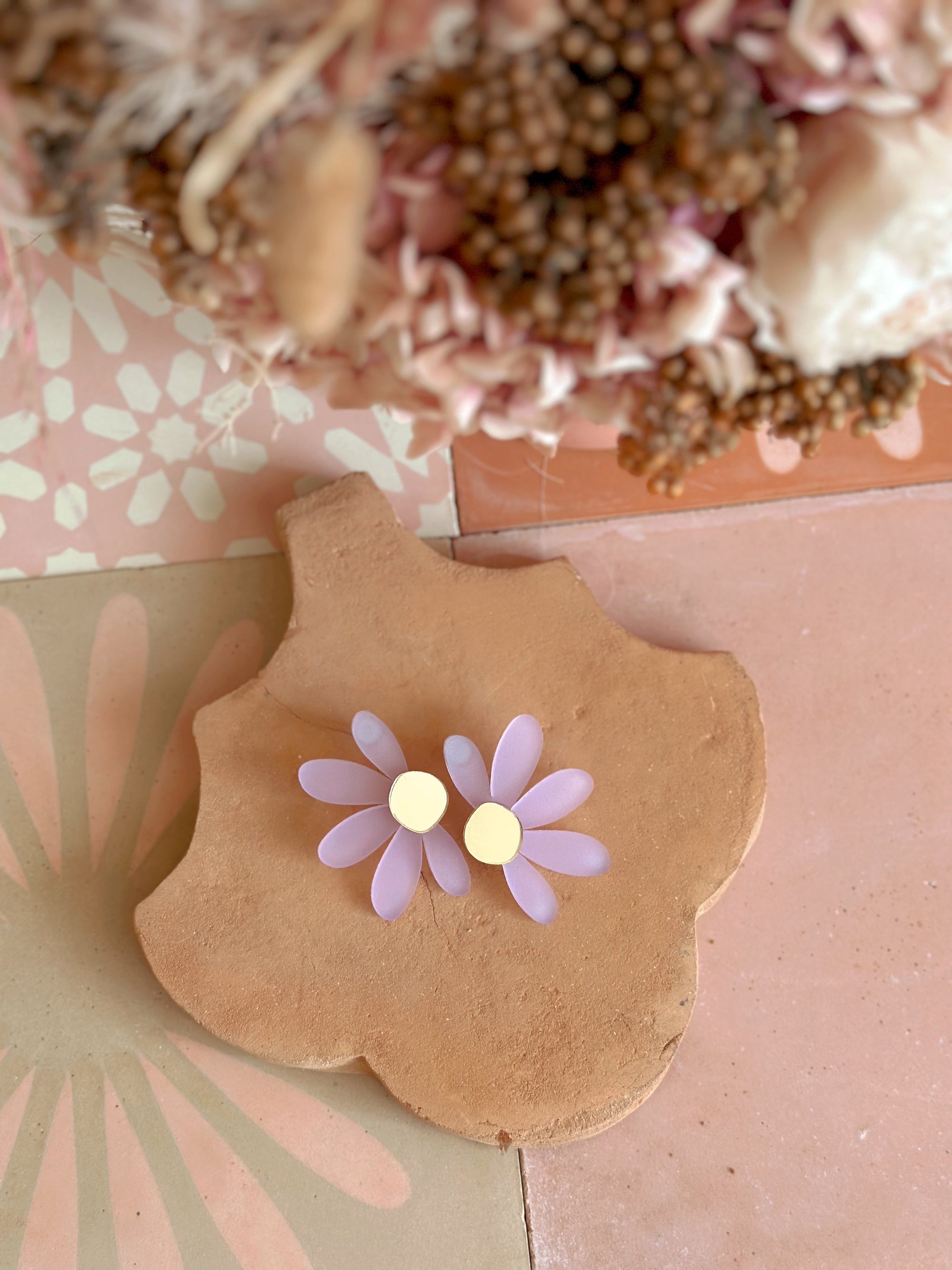 Jumbo Daisy Stud Earrings| Frosted Lilac + Gold
