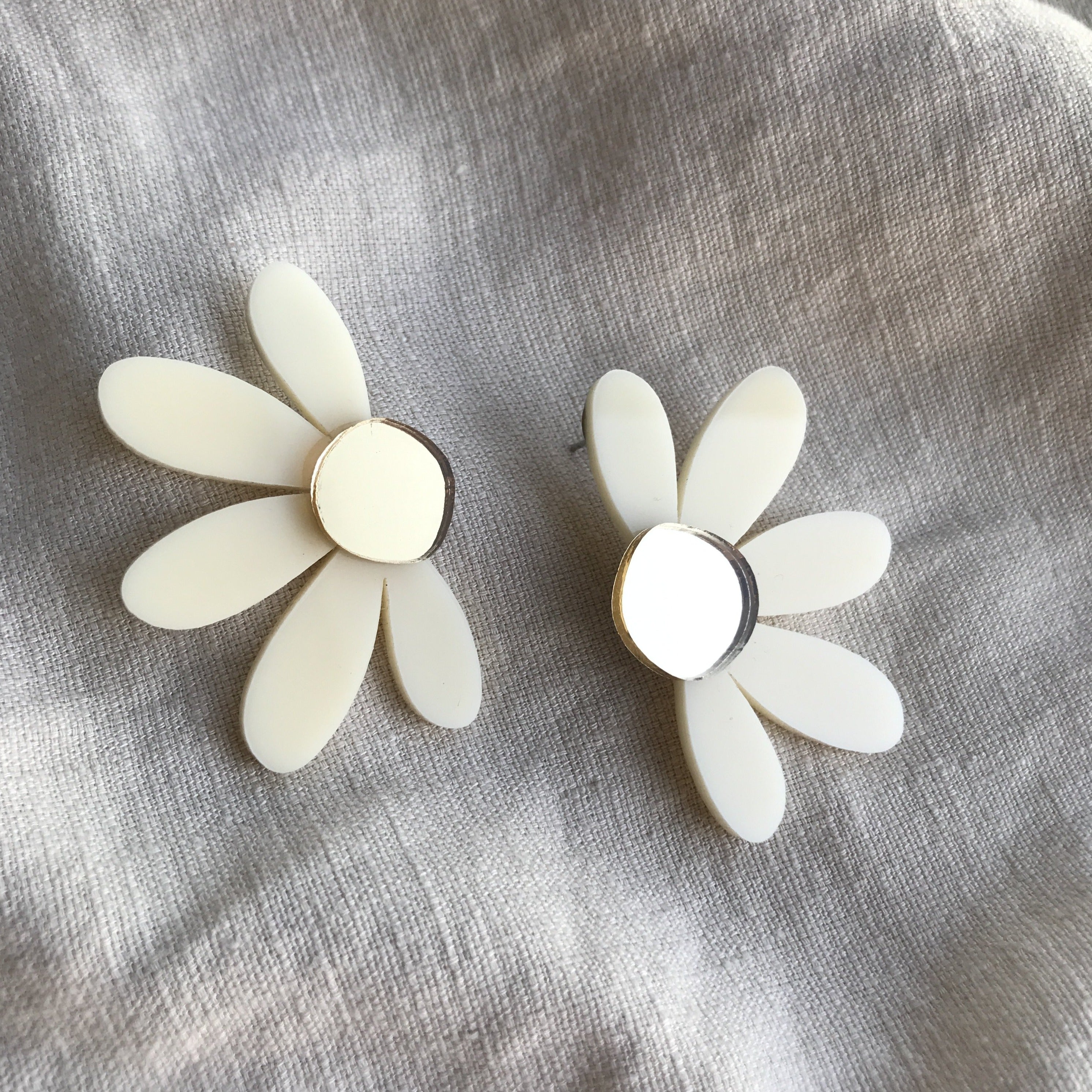 Jumbo Daisy Stud Earrings | Cream + Gold